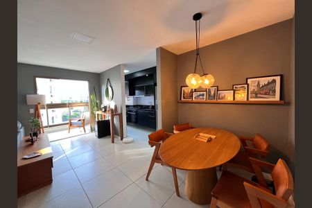 Apartamento à venda com 119m², 2 quartos e 1 vaga Apartamento à venda com 119m², 2 quartos e 1 vagaSala