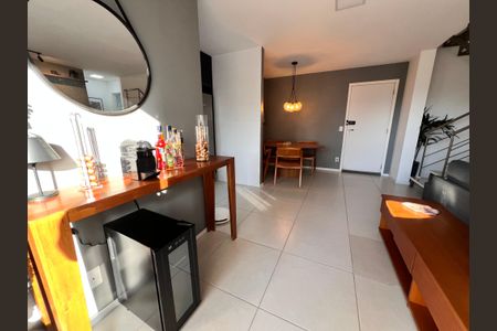 Apartamento à venda com 119m², 2 quartos e 1 vaga Apartamento à venda com 119m², 2 quartos e 1 vagaSala