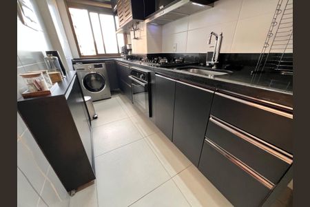 Apartamento à venda com 119m², 2 quartos e 1 vaga Apartamento à venda com 119m², 2 quartos e 1 vagaCozinha / Area de Serviço