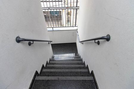 Apartamento para alugar com 28m², 1 quarto e sem vaga Apartamento para alugar com 28m², 1 quarto e sem vagaEscada