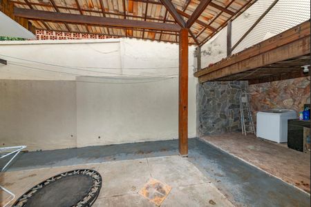 Casa à venda com 360m², 3 quartos e 3 vagas Casa à venda com 360m², 3 quartos e 3 vagasVaranda