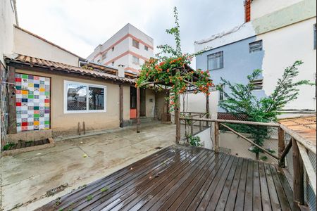 Casa à venda com 360m², 3 quartos e 3 vagas Casa à venda com 360m², 3 quartos e 3 vagasVaranda gourmet