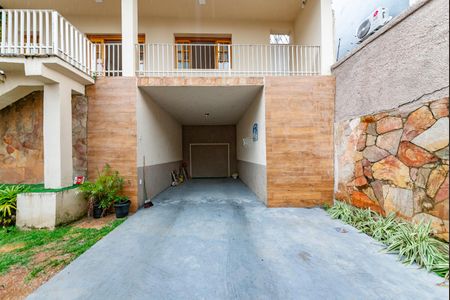 Casa à venda com 360m², 3 quartos e 3 vagas Casa à venda com 360m², 3 quartos e 3 vagasGaragem