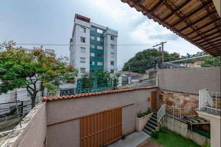 Casa à venda com 360m², 3 quartos e 3 vagas Casa à venda com 360m², 3 quartos e 3 vagasVaranda