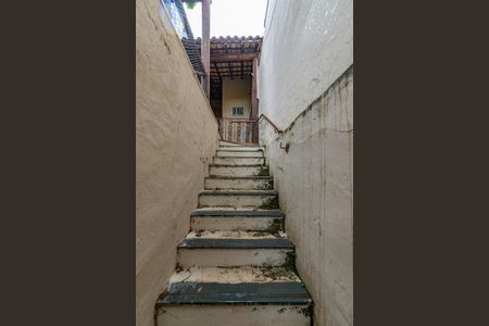 Casa à venda com 360m², 3 quartos e 3 vagas Casa à venda com 360m², 3 quartos e 3 vagasEscada