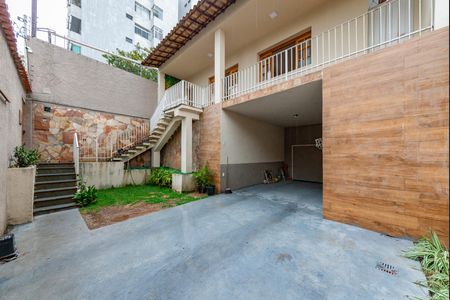 Casa à venda com 360m², 3 quartos e 3 vagas Casa à venda com 360m², 3 quartos e 3 vagasQuintal