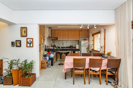 Casa à venda com 360m², 3 quartos e 3 vagas Casa à venda com 360m², 3 quartos e 3 vagasCozinha