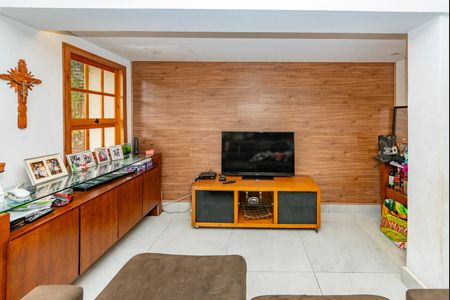 Casa à venda com 360m², 3 quartos e 3 vagas Casa à venda com 360m², 3 quartos e 3 vagasSala