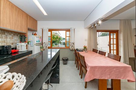 Casa à venda com 360m², 3 quartos e 3 vagas Casa à venda com 360m², 3 quartos e 3 vagasCozinha