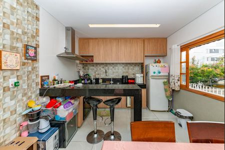 Casa à venda com 360m², 3 quartos e 3 vagas Casa à venda com 360m², 3 quartos e 3 vagasCozinha