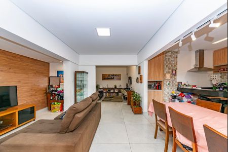 Casa à venda com 360m², 3 quartos e 3 vagas Casa à venda com 360m², 3 quartos e 3 vagasSala