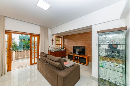 Casa à venda com 360m², 3 quartos e 3 vagas Casa à venda com 360m², 3 quartos e 3 vagasSala