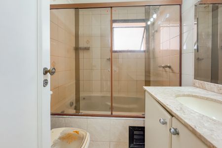 Apartamento à venda com 209m², 3 quartos e 3 vagasBanheiro da Suíte