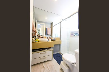 Apartamento à venda com 84m², 2 quartos e 2 vagas Apartamento à venda com 84m², 2 quartos e 2 vagasBanheiro da Suíte