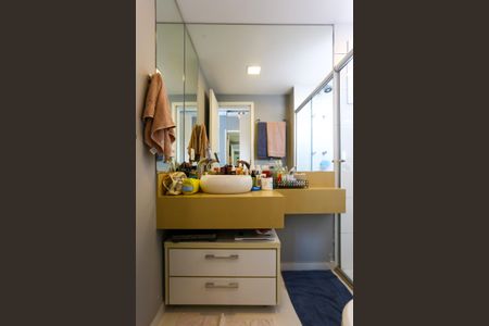 Apartamento à venda com 84m², 2 quartos e 2 vagas Apartamento à venda com 84m², 2 quartos e 2 vagasBanheiro da Suíte