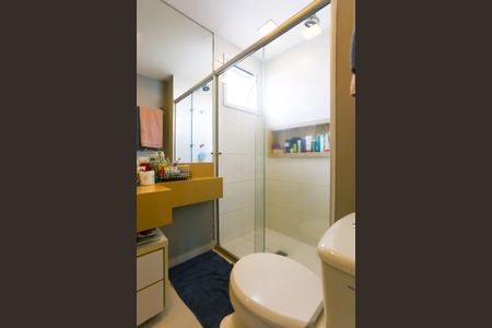 Apartamento à venda com 84m², 2 quartos e 2 vagas Apartamento à venda com 84m², 2 quartos e 2 vagasBanheiro da Suíte