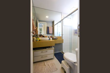 Apartamento à venda com 84m², 2 quartos e 2 vagas Apartamento à venda com 84m², 2 quartos e 2 vagasBanheiro da Suíte