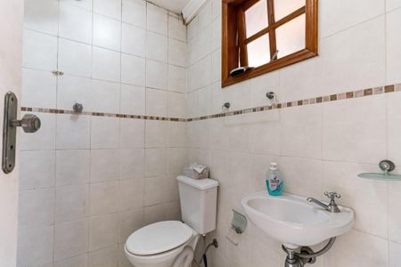 Casa à venda com 525m², 8 quartos e 4 vagas Casa à venda com 525m², 8 quartos e 4 vagasCasa 1 - Banheiro da Varanda