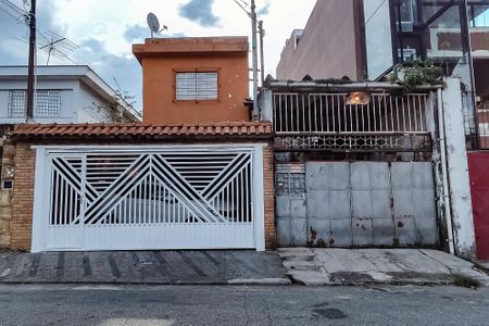 Casa à venda com 525m², 8 quartos e 4 vagas Casa à venda com 525m², 8 quartos e 4 vagasFachada