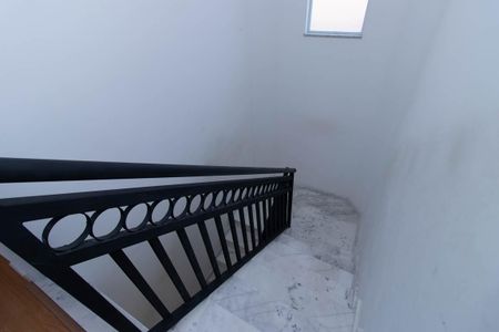 Casa à venda com 195m², 3 quartos e 4 vagasEscada