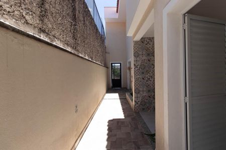 Casa à venda com 195m², 3 quartos e 4 vagasCorredor externo