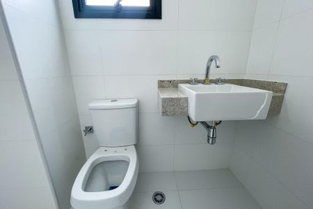 Apartamento à venda com 92m², 2 quartos e 2 vagas Apartamento à venda com 92m², 2 quartos e 2 vagasBanheiro da Suíte 1