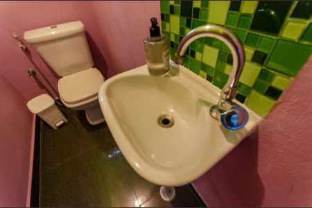 Casa à venda com 197m², 4 quartos e 2 vagas Casa à venda com 197m², 4 quartos e 2 vagasLavabo