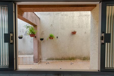 Casa à venda com 197m², 4 quartos e 2 vagas Casa à venda com 197m², 4 quartos e 2 vagasCozinha - Janela