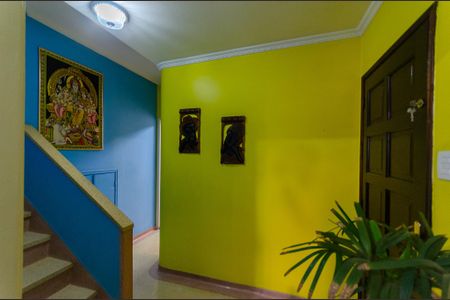 Casa à venda com 197m², 4 quartos e 2 vagas Casa à venda com 197m², 4 quartos e 2 vagasEntrada