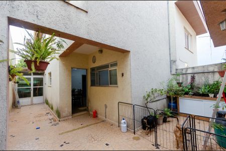 Casa à venda com 197m², 4 quartos e 2 vagas Casa à venda com 197m², 4 quartos e 2 vagasQuintal