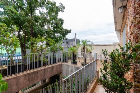 Casa à venda com 197m², 4 quartos e 2 vagas Casa à venda com 197m², 4 quartos e 2 vagasVaranda