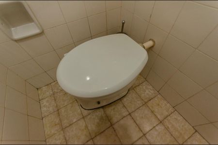 Casa à venda com 197m², 4 quartos e 2 vagas Casa à venda com 197m², 4 quartos e 2 vagasEdícula - Banheiro