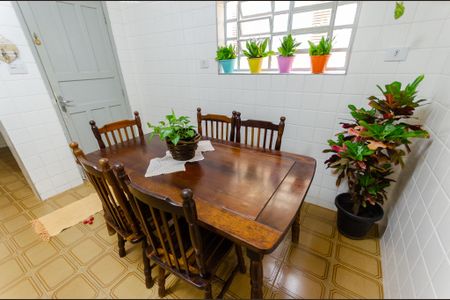 Casa à venda com 197m², 4 quartos e 2 vagas Casa à venda com 197m², 4 quartos e 2 vagasCozinha