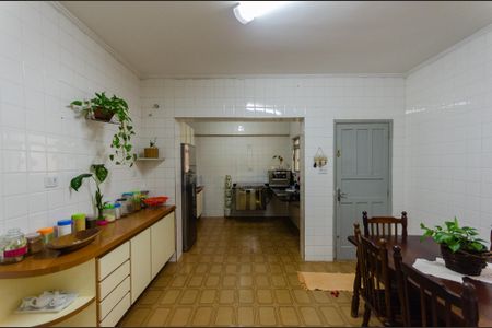 Casa à venda com 197m², 4 quartos e 2 vagas Casa à venda com 197m², 4 quartos e 2 vagasCozinha