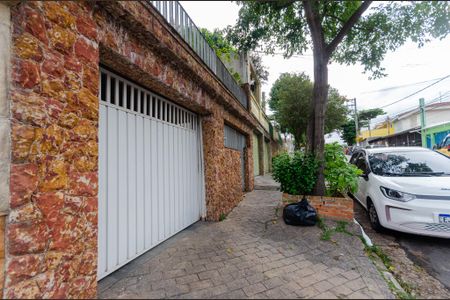 Casa à venda com 197m², 4 quartos e 2 vagas Casa à venda com 197m², 4 quartos e 2 vagasFachada
