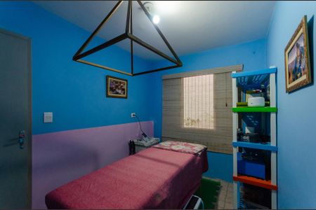 Casa à venda com 197m², 4 quartos e 2 vagas Casa à venda com 197m², 4 quartos e 2 vagasEdícula - Quarto