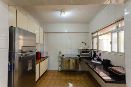 Casa à venda com 197m², 4 quartos e 2 vagas Casa à venda com 197m², 4 quartos e 2 vagasCozinha