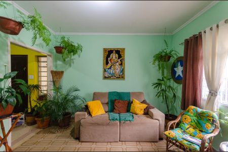 Casa à venda com 197m², 4 quartos e 2 vagas Casa à venda com 197m², 4 quartos e 2 vagasSala