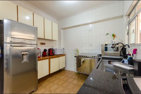 Casa à venda com 197m², 4 quartos e 2 vagas Casa à venda com 197m², 4 quartos e 2 vagasCozinha