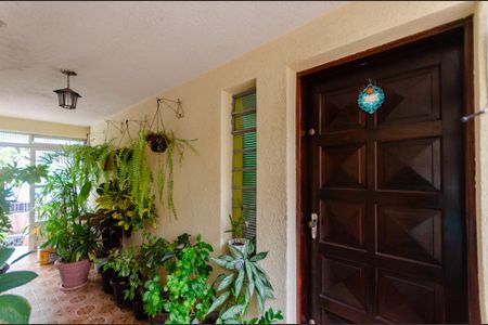 Casa à venda com 197m², 4 quartos e 2 vagas Casa à venda com 197m², 4 quartos e 2 vagasEntrada