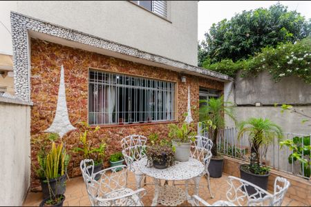 Casa à venda com 197m², 4 quartos e 2 vagas Casa à venda com 197m², 4 quartos e 2 vagasVaranda