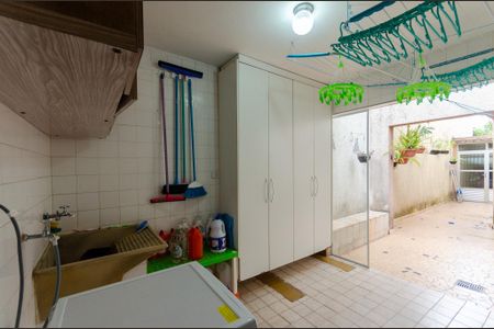 Casa à venda com 197m², 4 quartos e 2 vagas Casa à venda com 197m², 4 quartos e 2 vagasÁrea de Serviço