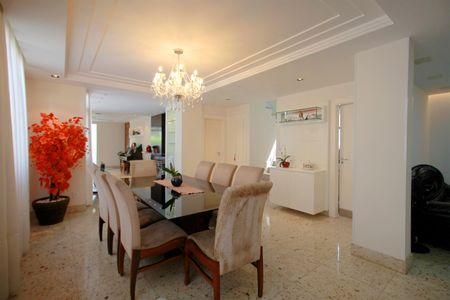 Apartamento à venda com 220m², 4 quartos e 4 vagasSala de jantar