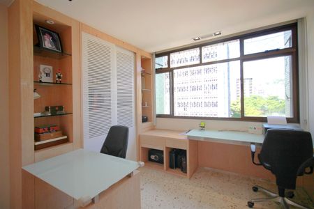 Apartamento à venda com 220m², 4 quartos e 4 vagasEscritório da Suite