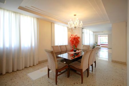 Apartamento à venda com 220m², 4 quartos e 4 vagasSala de jantar