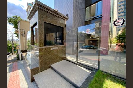 Apartamento à venda com 220m², 4 quartos e 4 vagasFachada