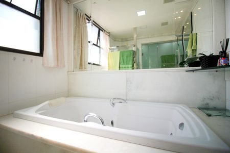 Apartamento à venda com 220m², 4 quartos e 4 vagasBanheiro da Suíte