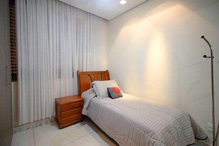 Apartamento à venda com 220m², 4 quartos e 4 vagasQuarto 4