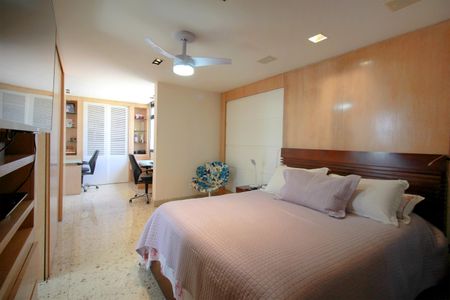 Apartamento à venda com 220m², 4 quartos e 4 vagasSuite