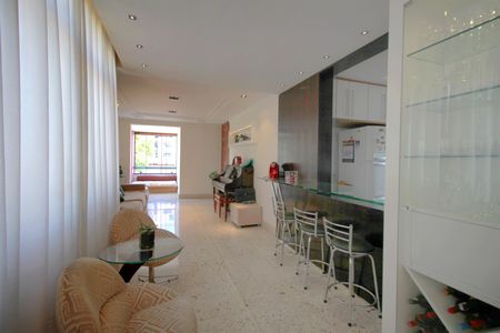 Apartamento à venda com 220m², 4 quartos e 4 vagasSala